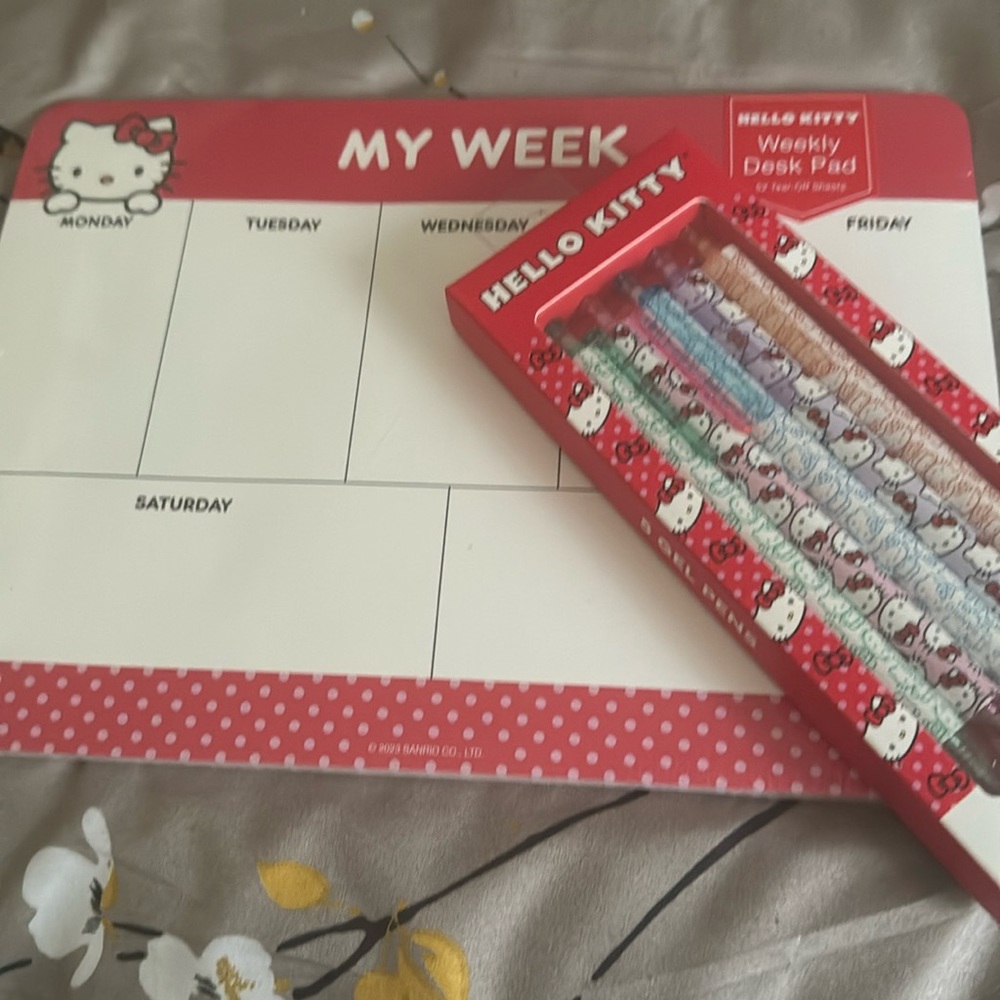 Hello kitty week pad and gel pens